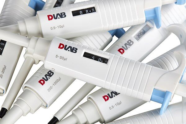 DLAB MicroPette Plus Tek Kanallı ‘Ayarlanabilir Hacimli’ Pipet 50-200μl